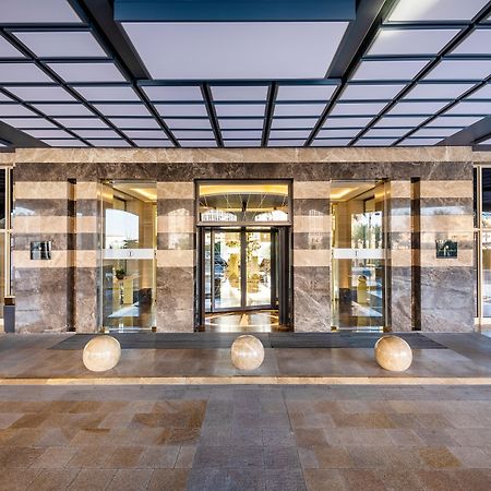 Intercontinental Doha Beach & Spa By Ihg Esterno foto Entrance of the hotel