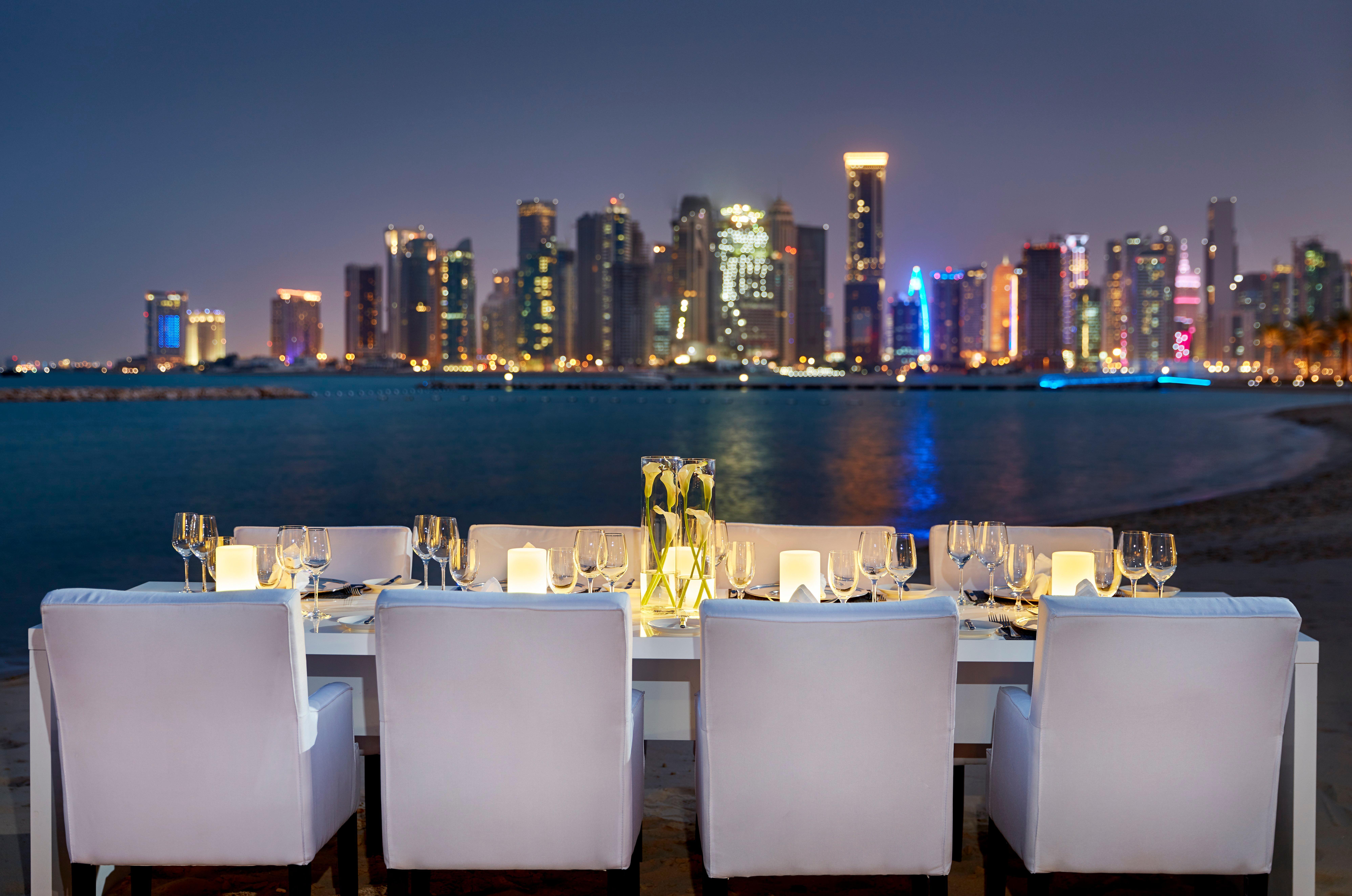 Intercontinental Doha Beach & Spa By Ihg Esterno foto View of Doha skyline from the hotel