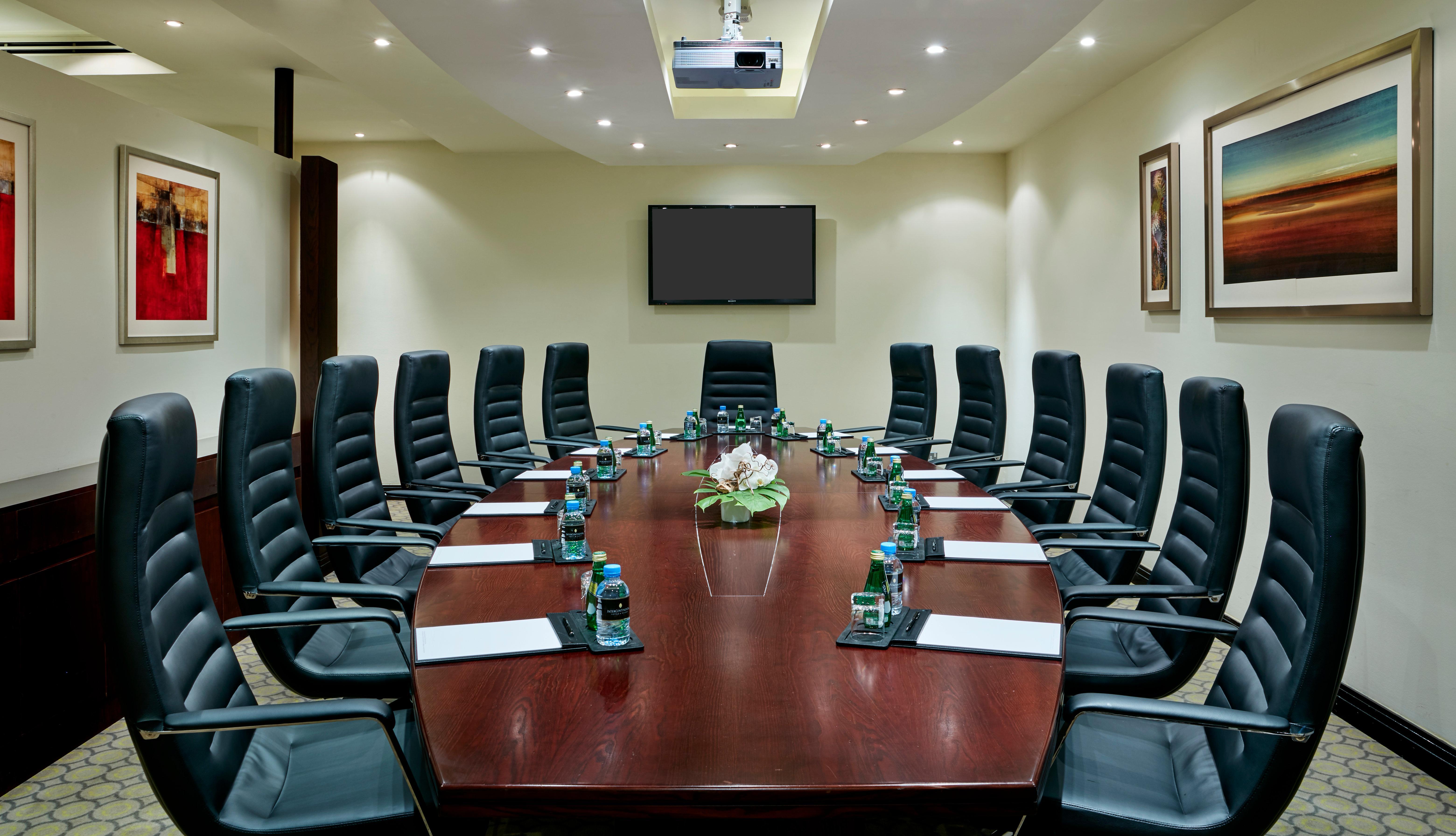 Intercontinental Doha Beach & Spa By Ihg Esterno foto Boardroom at the Crowne Plaza Hotel, Dubai