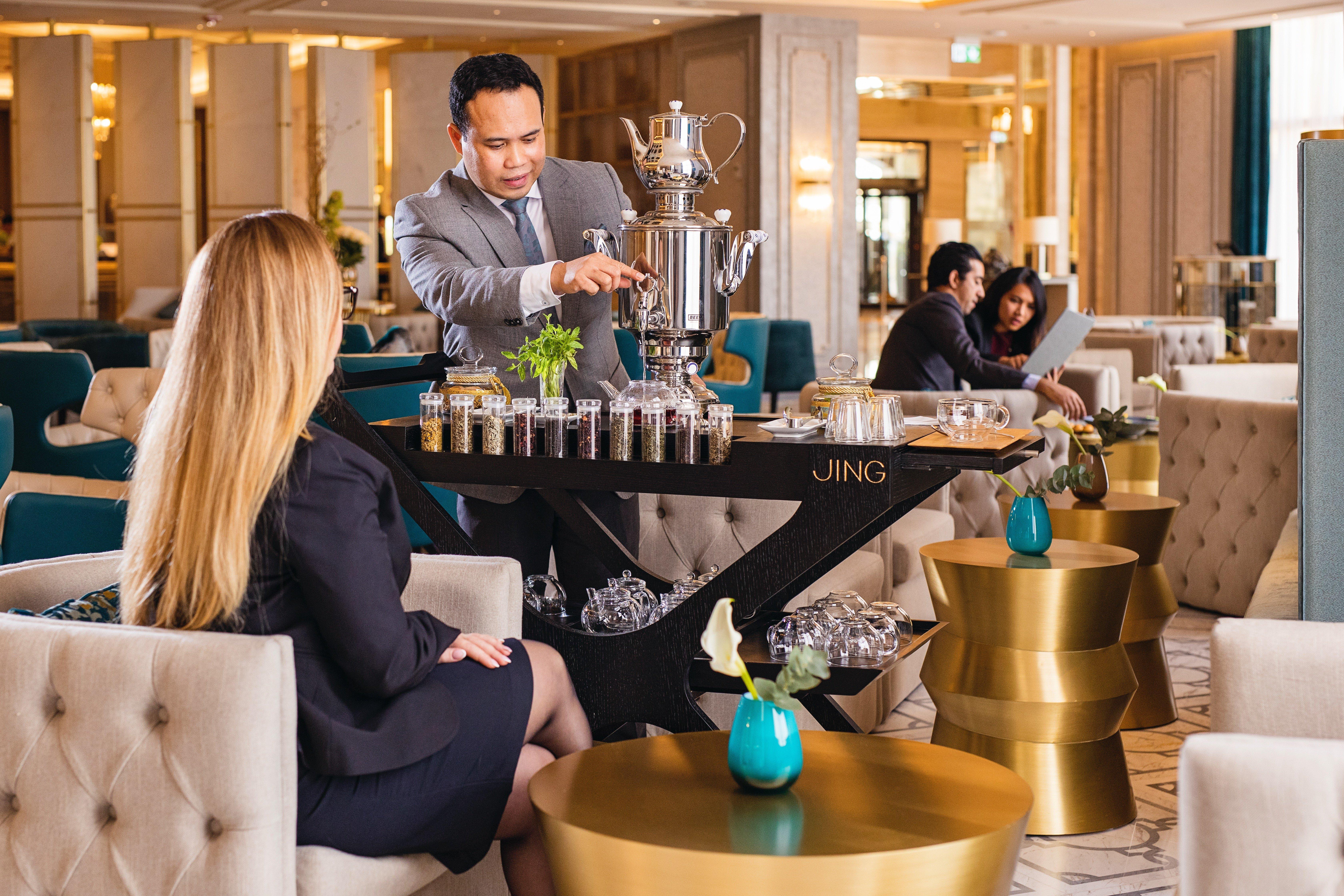 Intercontinental Doha Beach & Spa By Ihg Esterno foto A coffee shop at the hotel