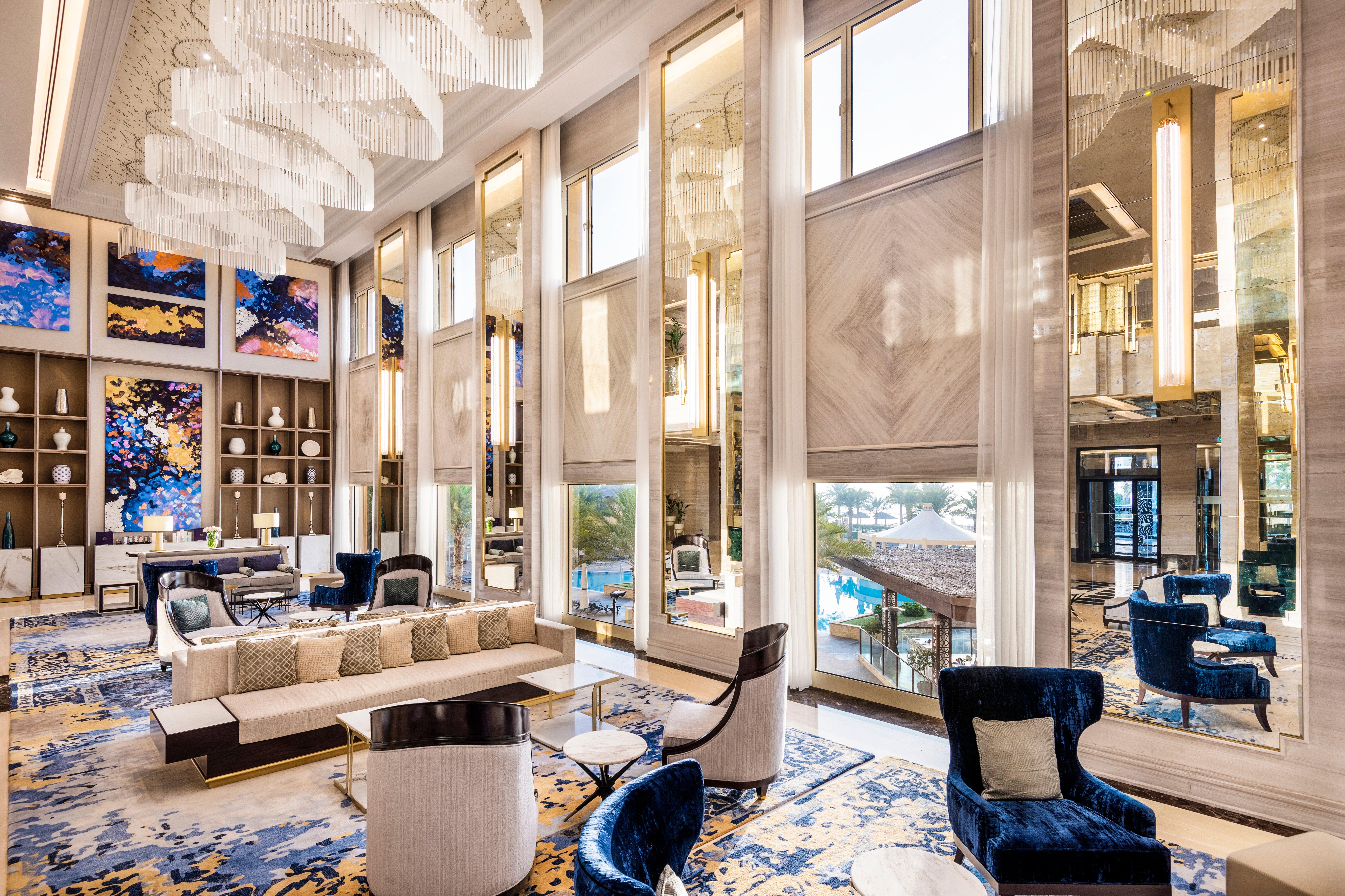 Intercontinental Doha Beach & Spa By Ihg Esterno foto The lobby of the hotel